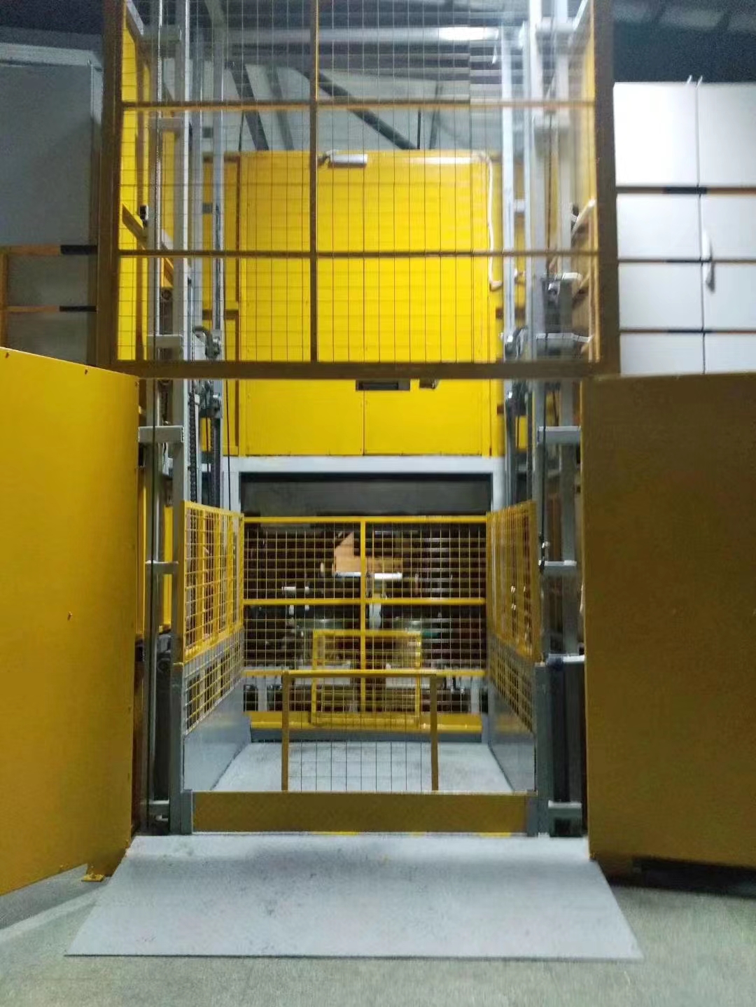 泰安肥城王總5噸貨梯安裝調(diào)試完畢 泰安肥城王總5噸貨梯安裝調(diào)試完畢